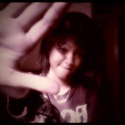 cuma cewe biasa yang gapunya apa apa tidak seperti mereka yang bergaya hidup mewah;;)