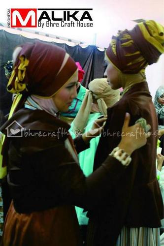 ulfa_bch's profile picture. Extraordinary Apothecary| Personal Drug Consultant of BHRE&NADJA| @bhrecrafthouse [BCH Corp.] Conceptor | @KhadijahComm commitee| @modaindonesia chairwoman