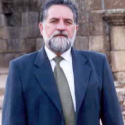 Hoje somos todos Maiores!
Mas, quem sou eu? Da direita para a esquerda: o terceiro.
unimaior@gmail.com unimaior@universidadedosmaiores.com
17 996033355 Whats