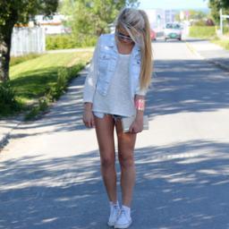 ♔ Wij tweeten leuke zinnetjes, feiten, quotes en tienerhumor ♔ Voor jongens & meisjes ♔ Contact/Adverteren? Mail naar : iSpeakingTeen@Hotmail.nl ♔!
