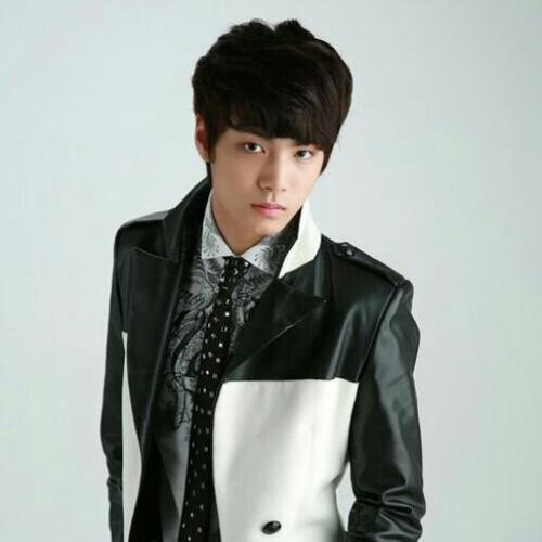 I'm  Kim Jonghyun  김종현 ( JR NU'EST )  BOT     MY  FAM :  @NUESTREN_BB @NUESTMH_BB @NUESTBH_BB @NUESTARON_BB    #FairyTailBB