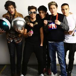 Hey guys!!! We're 5 directioners with a dream: MEET 1D. We're preparing a surprise for them and we expect they'll see it and reply us :)