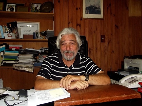 Periodista jubilado, profesional de medios e hincha del rojo de Avellaneda.