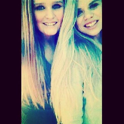 ik hou van je lieve geeke , al meer dan 10 jaar mn alleraller beste vriendin , je bent geweldig meid . Dikke kus Jette'x