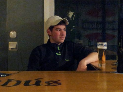 bier drinke en dom kut roepe