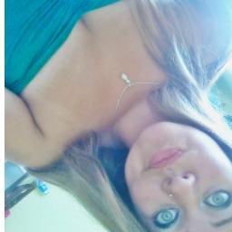 Uma looira'  blz?  (Y'