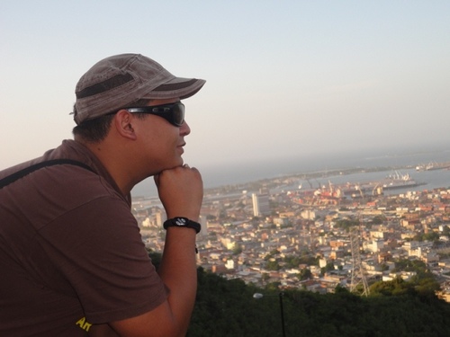 Esposo de la Mujer mas Marvillosa, Hijo de los Mejores Padres Terrenales, Padre de los Hijos mas Queridos Jorgina y Jorge David. HIJO del Gran DIOS Altisimo.!