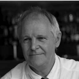 Pro Photographer. Retired Veterinary Surgeon. Landscape,  Wildlife and Portrait Photography. Videography. Storytelling. 1000FacesScotland project ongoing.