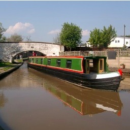 Mark Hall, an avid follower of the boating lifestyle. Blogging and writing about all things related to the inland waterways of the Uk.