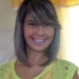 Lute por tudo aquilo que te faça feliz, não abaixe a cabeça por nada que te faça perder este sorriso.