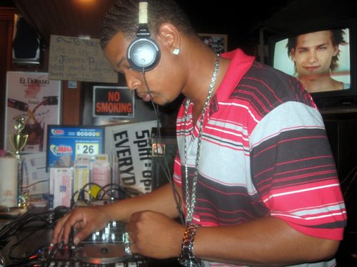 REMIXES BEATS PARTYS I DO IT ALL FOLLOW ME ON http://t.co/tZw9YMZ3Se HIT ME UP ON DAT http://t.co/zLXwvglZ8N AND http://t.co/15hEPkFt2z