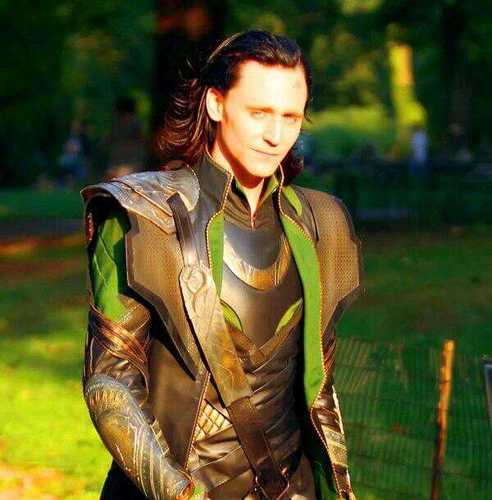 Can you forgive me? My dark past has ended, and I am redeemed. @NobleValencian is the song in my heart~♡ || I love #HiddlesArmada || {slightly AU RP}
