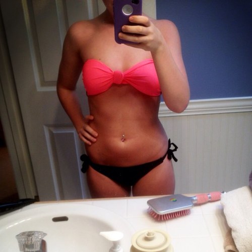 Join me through my journey of getting fit SW: 135 CW: 118 GW: 110 HT: 5'2 #fitfam. avi is me✌