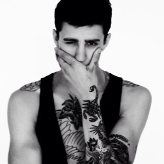 Trouble maker. Looking for some fun (RP #gay #looking )