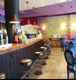 Restaurante #&Candela / Situado junto al Estadio Santiago Bernabéu  / Música en Directo / La Mejor Comida de Madrid!