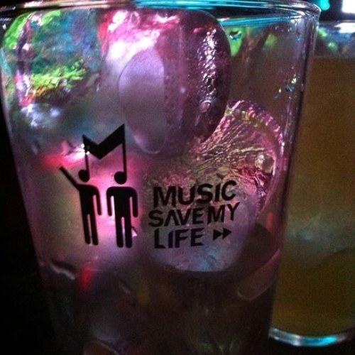 Pub con mas de 15 años de andadura donde el cliente la musica y las espirituosas bebidas son lo mas importante. RELAJATE Y DISFRUTA en nuestro local .