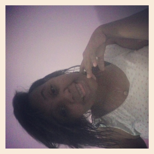 Nem vem tirar meu riso frouxo,com algum conselho,que hoje eu passei batom vermelho (: // MPB ,1,56 , Sthe (;