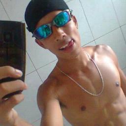 - Sempre , com as melhores , Roupas e os Mais diversos tipos de Animais na Camisa !!! 
(( LACOSTE É VIDAAA !! LACOSTEEE É VIDAAA !!! ))