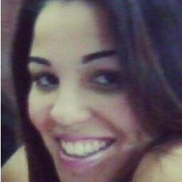 Dramática, irritante, carente, louca, irônica, desligada, chata, e MUITO ciumenta, Sou eu mesma xinga não cala a boca e faz metade.
 ôôô CORINTHIANA EU SOU ♫