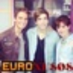 @/Euroxusos| Mientras Xavi y Noelia toman un café, Trigo está con las @euromadrilenas y nuestro mamut y Xuso está haciendo TCs mientras hace bromas telefónicas.