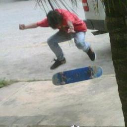 Venezolano practico el Skateboarding ,odio el Reggaeton,me gusta el Rap,Hip Hop,Rock y tengo 14  BB: 212CBDE8