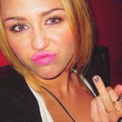 @MileyCyrus @JustinBieber 33 amo vcs