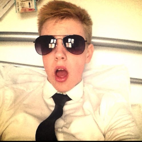 Hi Im a 16 year old boy from England, love Millwall FC and football in general. If you like what you see please follow, i follow back 100%
