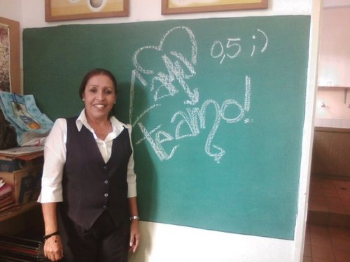 Lic. Educacion. Profundamente enamorada de mi profesión, con un esposo maravilloso y unos hijos espectaculares a los que amo infinitamente