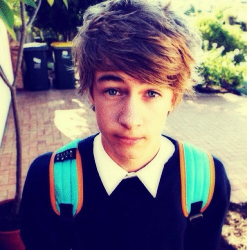 Hey im matthew, wazzzaaaapp? @sexualkalel 's son. Love video games! 16/single (RP)(this account used to be a random rp account XD)