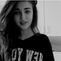 Hey tweethearts, i'm Clair. I FOLLOW BACK i promise (: