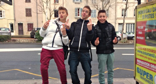 VALENTINDANCCRW's profile picture. Redescend sur terre, c'est pas parce que ton arrière arrière grand père est portugais, espagnol, italien, que ça y est, t'es 100% Latino.