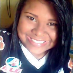 23 Aniinhus , Vascaína doente , chata,
iguinorante , irônica , muito ciúmenta , 
mas feeliz *---*  
/+/Soou da massa vascaína , muito praazeer  /+/ ♥