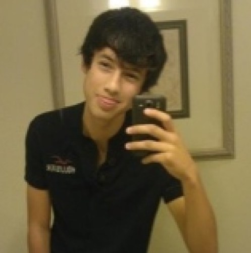 Sou boyliber, boydirectioner e nem ligo. Que se foda os q acham q eu sou gay