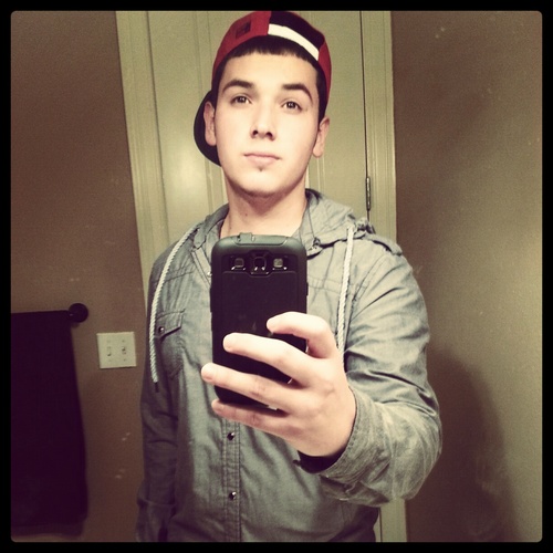 Ivaanvaldez10's profile picture. Follow me on instagram! ivaan1010  \(^-^)/