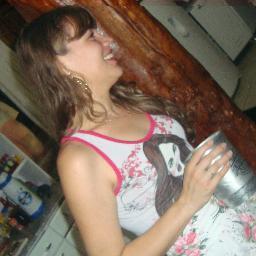 20anos, pisciana, acadêmica  de fisioterapia, adoro um futebol e uma ceva,  gaucha e gremista, *-*