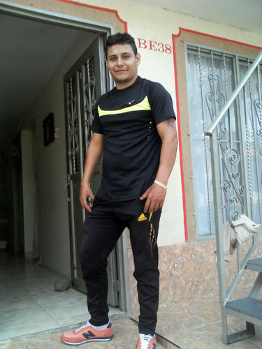 andres8472's profile picture. 