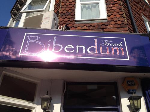 French Restaurant. Open 7 days a week for Lunch 12pm til 2.30pm, Sun 12pm til 4pm, Dinner 6pm til 9pm Tue to Thur 6pm til 10pm Fri & Sat. Closed Sun & Mon night