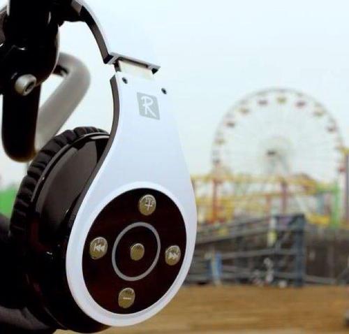 We here at N33k love nothing more than to make our customers happy. Therefore, we bring you only the best sound quality in headphones there is to offer.