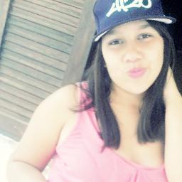 - Se você amar alguêm, ame com sinceridade. Porque a pior coisa do mundo é amar com falsidade.