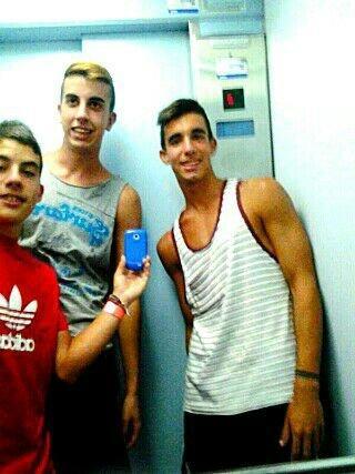 Persona que vive por las alegrias de mis seres mas queridos, vuestra sonrisa? Mi todo, si me los tocais  mato, gracias ;)