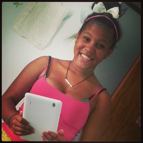 Big sister here (: follow me @alandria_r and follow this guh my sister is cool asf. She also #TeamSingle #TeamFaithful also. FOLLOWS BACK TOO