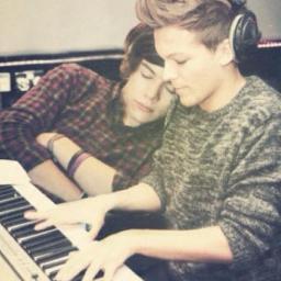 Larry Stylinson is REAL and you can't deny it.
Josh Devine is perfect.