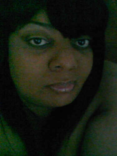 I'm single and love to enjoy life, I love to watch movies, read, hustle, dance and go shopping!!!! I love to make gift baskets!!