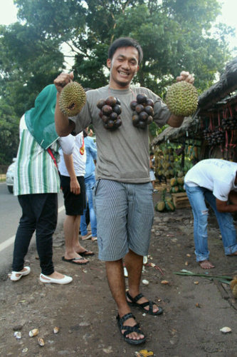 Satukan jemari jadi kepal.---»22475FC9