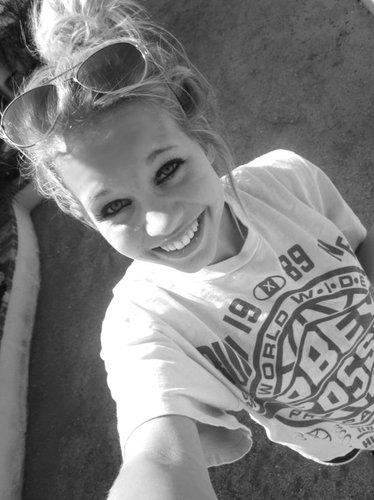 Nicole | 18 | Cali girl