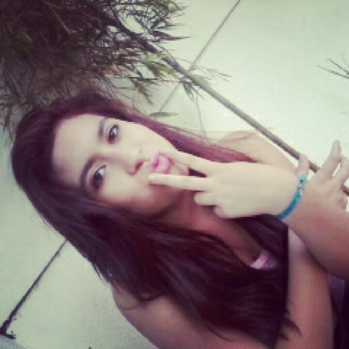 Hey sou a Gabbe, uma Amendoboba , sim criança, 15 anos, Gosto de Ler, e o nome do meu cel é Jack Segundo U.U'