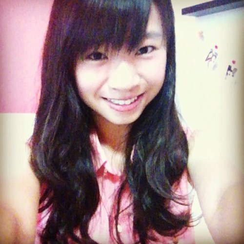 DebbieLHJ's profile picture. Ever felt so close, but yet you're so far away?