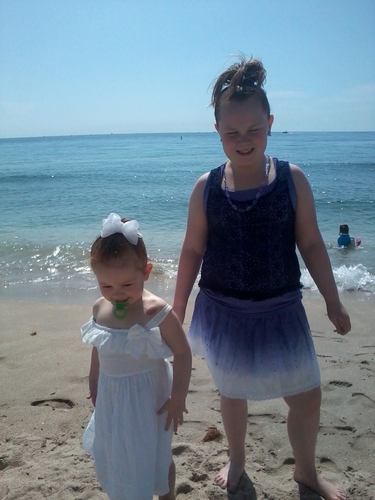 Hard working proud mama of 2 gorgeous little girls #mama #bartender #server