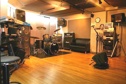 甲東園 studio BIRDLAND