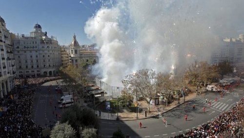 Gente de valencia y visitantes de VLC en fallas apuntarse hacer un Harlem Shake en la mascleta de valencia el proximo 16 de Marzo del 2013 a las 13:30.